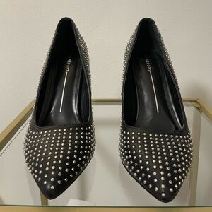 Pretty Black leather shoes! Like new !!